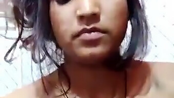 Garotas Indianas Hardcore Em Uma Sessão Quente De Pornografia